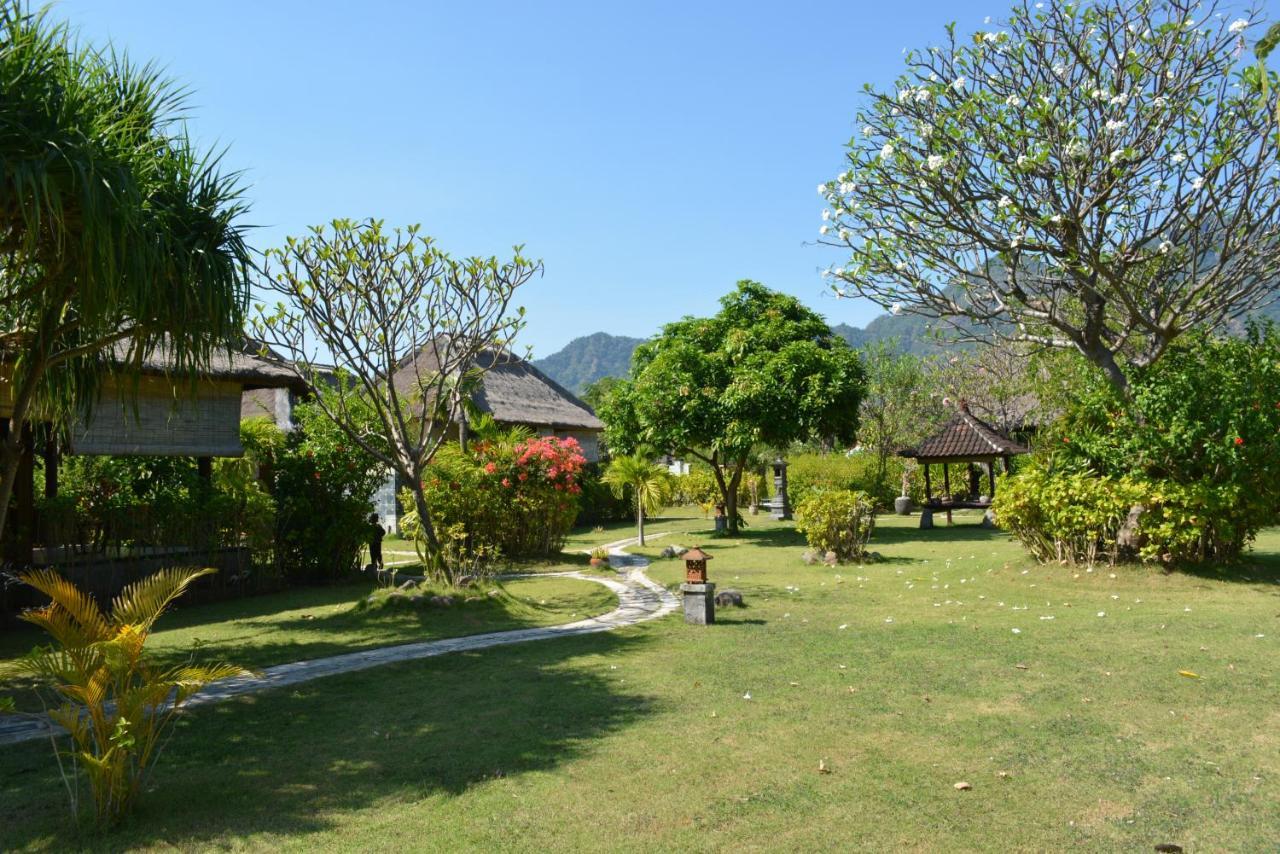 Sunia Loka Bungalows & Dive Center Pemuteran Exteriör bild