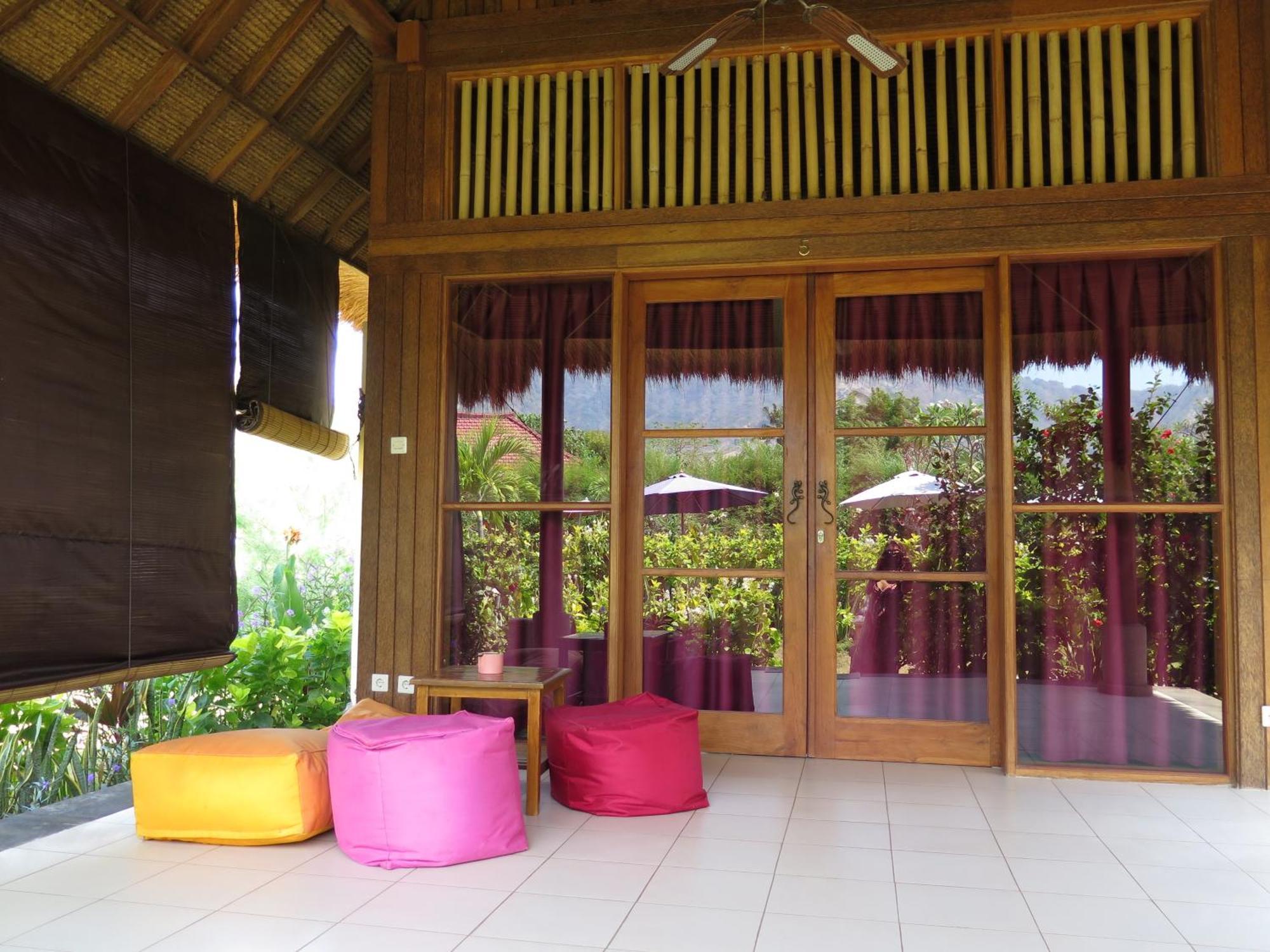 Sunia Loka Bungalows & Dive Center Pemuteran Rum bild