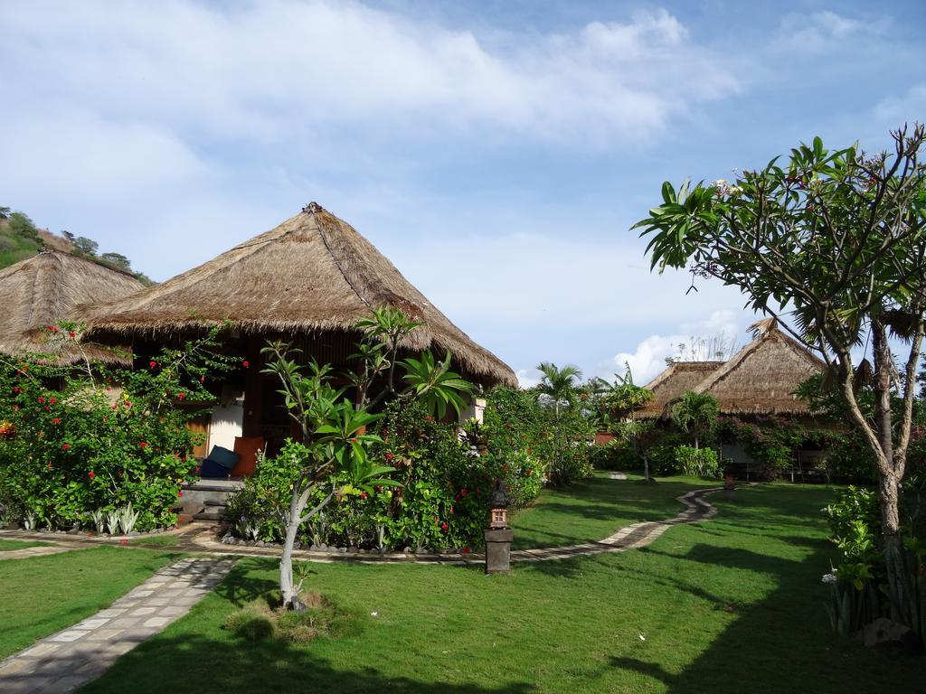 Sunia Loka Bungalows & Dive Center Pemuteran Exteriör bild