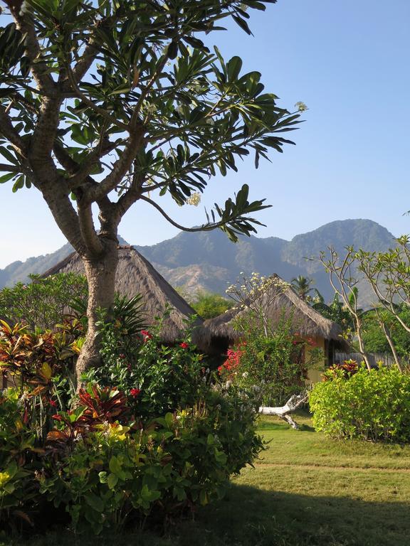 Sunia Loka Bungalows & Dive Center Pemuteran Exteriör bild